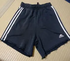 adidas 黒ショートパンツ