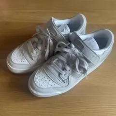 ☆adidasフォーラムロー　レザー スニーカー 美品　23.5㎝