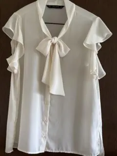 ZARAリボン付きフリル袖 ホワイトブラウス