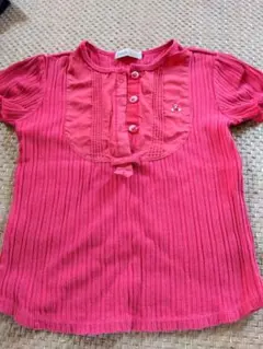 赤 半袖シャツ、濃紺 フリルキュロットスカート、ベージュ パンツ