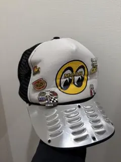 mooneyes ムーンアイズ ルーバーキャップ　ピンバッジ 90sのサムネイル