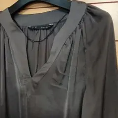 ZARA BASIC 光沢　チョコレートブラウン　 Vネック 長袖ブラウスのサムネイル