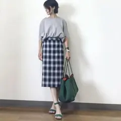 GU ジーユー　チェックナローミディアムスカート