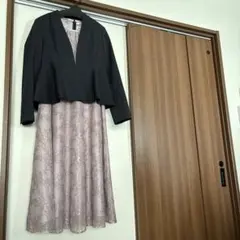 黒ジャケットと薄いピンクドレスセット