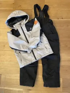 子ども用スノージャケットとオーバーオールセット