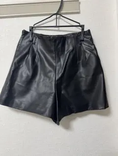 zara レザーショートパンツ