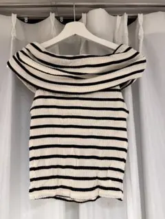 オフショルダー白黒ストライプトップス
