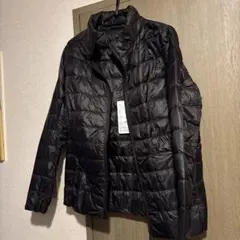 黒のダウンジャケット