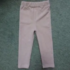 ベージュのパンツ 後ろポケット付き