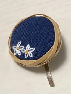 ポニーフック ヘアアクセサリー ネイビー 花刺繍 竹細工
