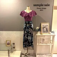 【sample sale】スパンコール刺繍　フラワーデザイン　スカートのサムネイル