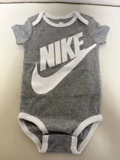 【新品未使用】NIKE ベビー ロンパース グレー 6-12M 68-80cmのサムネイル