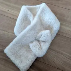 ベージュマフラー