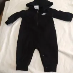 Nike ブラックロンパース フード付き