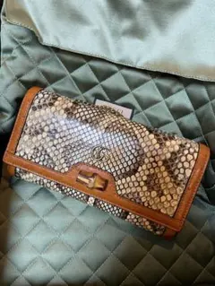 【美品】GUCCI ヘビ革 長財布 チェーンストラップ付き