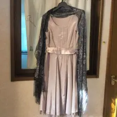 ベージュピンクのAラインパーティードレス