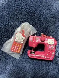 ハローキティ キーホルダーセット 2個　赤ミシン　電卓　カプセルトイ　ガチャ