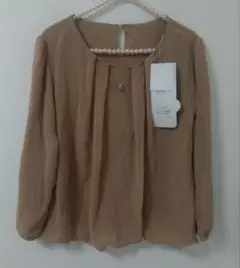 【タグ付き】ベージュ 長袖ブラウス M ネックレス付き