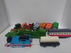 プラレール　トーマスとにぎやか貨車セット　きかんしゃトーマスシリーズ