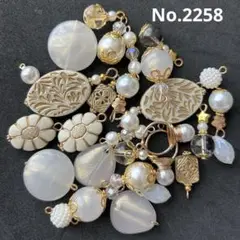 No.2258 チャーム　コネクター　ハンドメイド　アクセサリー　パーツ　キット