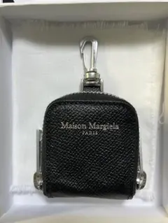 メゾンマルジェラ AirPodsケース レザーロゴストラップ