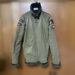 オリーブ色 ミリタリージャケット