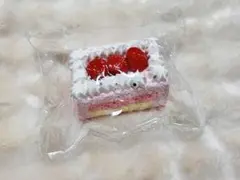 kikisquishy ベリーケーキ ロゴケーキ スクイーズ いちごケーキ - メルカリ