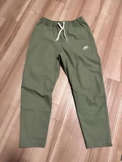 NIKE カーキパンツ