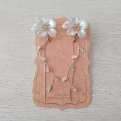 イヤリング 揺れる カジュアル お花 ゴールド