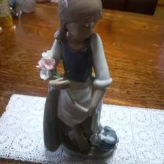 1988 ロイヤルドルトン フィギュリン？ 婦人と白い犬 - メルカリ
