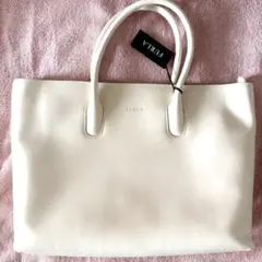 テスラ純正メガ バックパック ホワイト Mega(back)pack - メルカリ