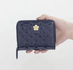 マリークワントエナメルキルティング　二つ折り財布　ネイビー