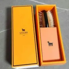 新品未使用 韓国発 SHARR ペットブラシ 黒 オレンジ 犬 猫 2in1 - メルカリ