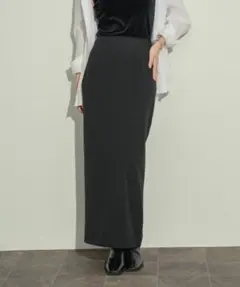 【新品タグ付き】NEUNA タイトスカートのサムネイル