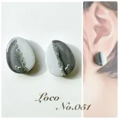 ハンドメイドピアス　アクセサリー　レジン　バイカラー　No.051