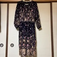 ネイビーフラワーベルベットワンピース　花柄