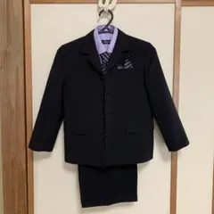 ブラックフォーマルスーツ130 と シャツにネクタイ，ポケットチーフ セット