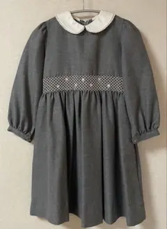 グレーの襟付きワンピースのサムネイル
