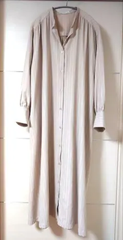 ベージュ ストライプ 長袖 ノーカラーシャツワンピース