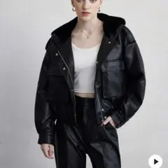 ファー付きブラックフェイクレザージャケット