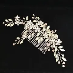 ウェディングヘッドドレス 花と葉のモチーフ