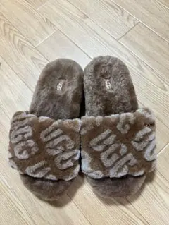 UGG マルチカラー 厚底ファーサンダル - メルカリ