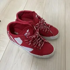 adidas レッド スニーカー メッシュアッパー - メルカリ