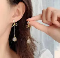 【新品／送料込】揺れるティアドロップが可憐なリボンモチーフピアス