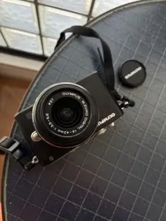 ジャンク品　OLYMPUS E-PM1 ブラック レンズ付き OLYMPUS コンパクトデジカメ E-PM1 ジャンクレンズとフラッシュオマケ