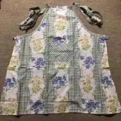 ローラアシュレイ　花柄エプロンのサムネイル