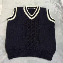 手編み　アラン模様のニットベスト　チルデン風　ブラック☓生成り