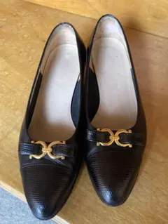 フェラガモ　ガンチーニ　黒　パンプス