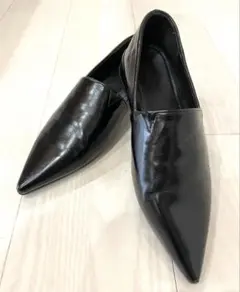 黒 レザー ポインテッドトゥ フラットシューズ