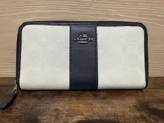 美品　コーチ　長財布　ラウンドファスナー　レディース　白　レザー　シグネチャー